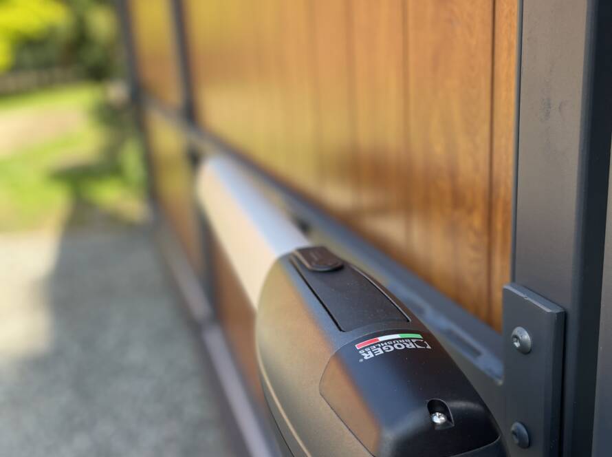 A gate without summer electric gate problems