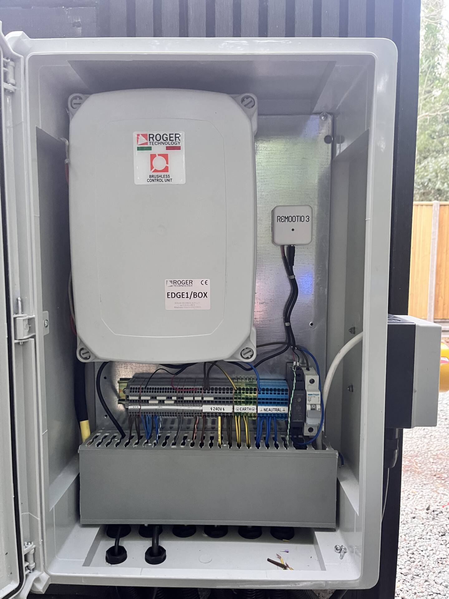 electric gates guildford, electric driveway gates guildford