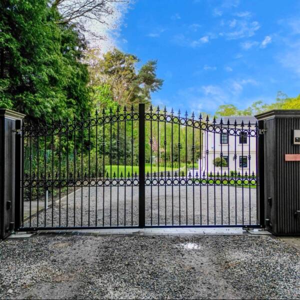 Automatic Steel Gate, Steel gates